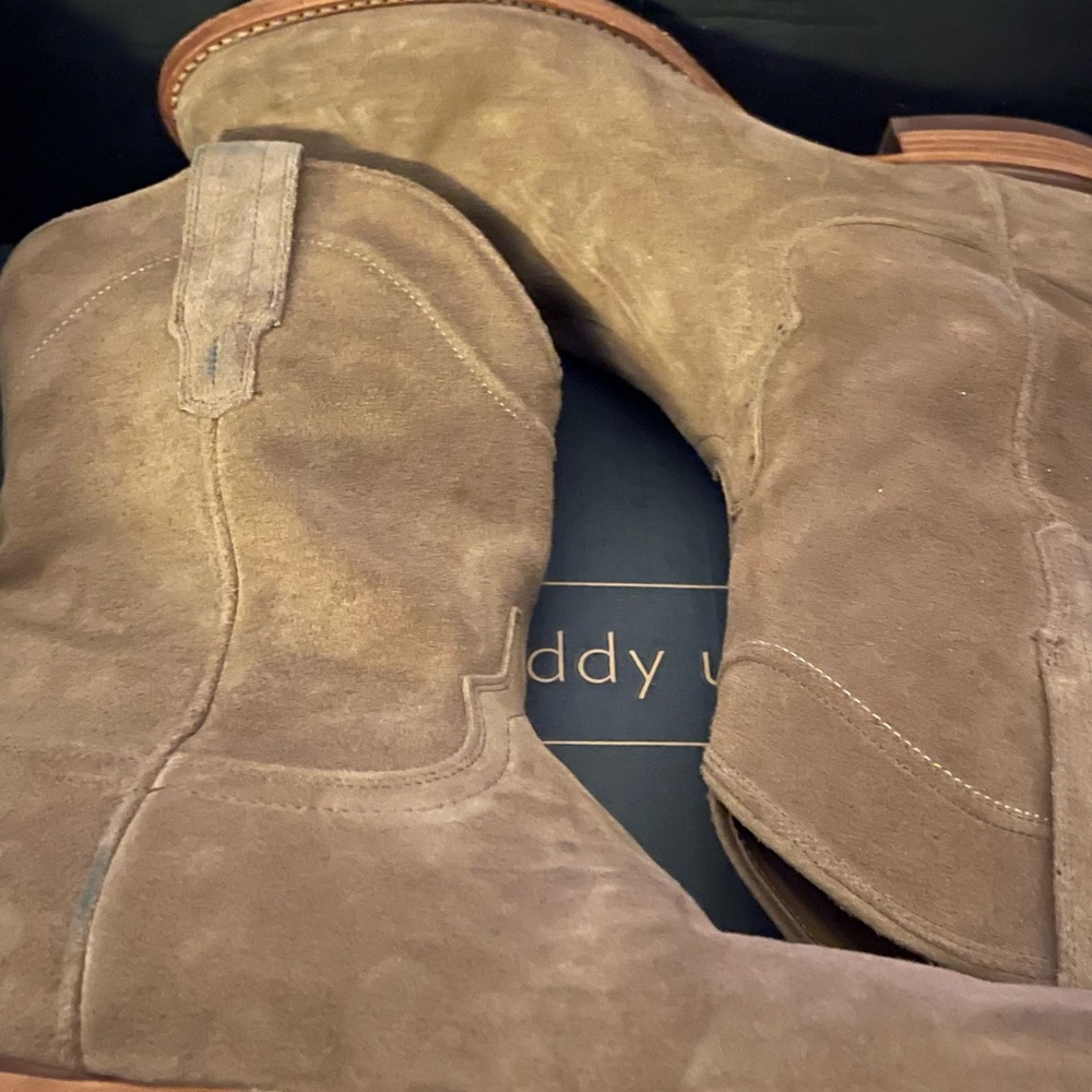 Meet your Posher, Deonta